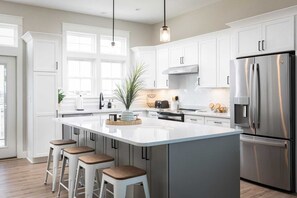 Modern Fully Stocked Kitchen w/ Bar Seating