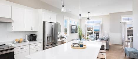 Modern Fully Stocked Kitchen w/ Views