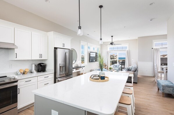 Modern Fully Stocked Kitchen w/ Views