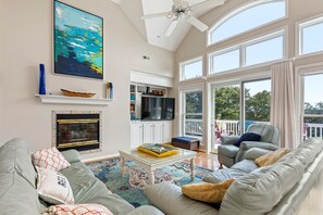 CC261: Heron Haven | Top Level Living Area