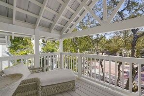 PRIVATE, FURNISHED, BALCONY OVERLOOKING TUPELO CIRCLE