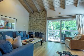 Snowcreek Condo 1555 - Easy Walk to Hiking Trails, Pool & Hot Tub Onsite