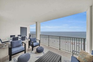 Outdoor lounge area to comfortably seat 5