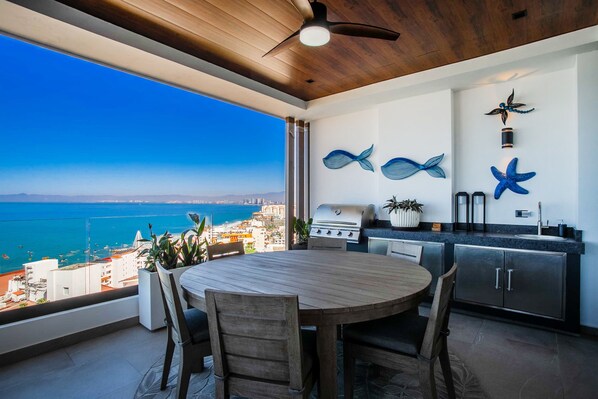 Elevate your stay at this luxury 2-bedroom condo in Amapas, steps away from the Romantic Zone