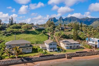Sunrise House: Tranquil Oceanfront Escape in Aliomanu, Kauai with Stunning Views