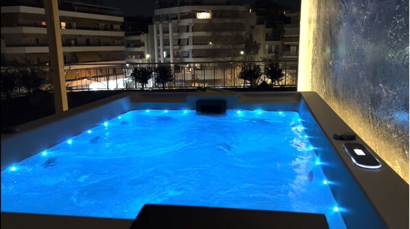 Bain à remous extérieur