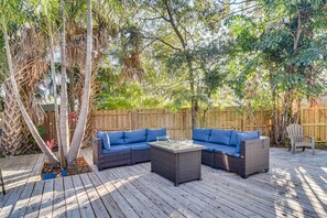 Deck | Backyard | Gas Grill | Fire Pit | Propane Provided