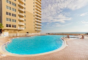 Inviting Gulf side pool