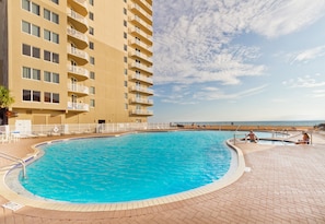 Inviting Gulf side pool