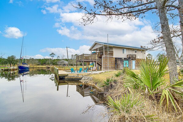 Bay St Louis Vacation Rental | 2BR | 1.5BA | 920 Sq Ft | Stairs Required