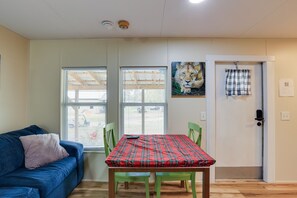 Dining Area | Dishware/Flatware Provided