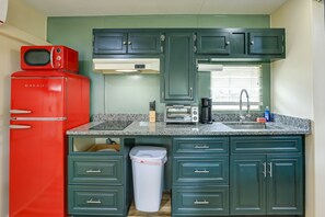 Kitchenette | Flat-Screen TV | Central Air Conditioning | Free WiFi