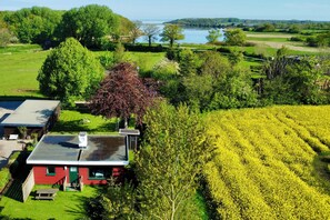 Lütte Hütte an der Ostsee mit eigener Rasenterrasse