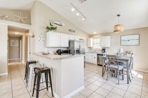 Dining Area/Kitchen | Cooking Basics | Stainless Steel Appliances