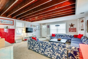 Living Room | 1st Floor | Smart TV | Free WiFi