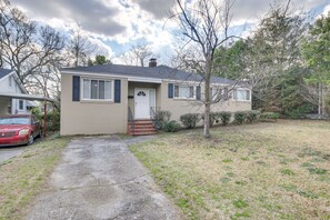 Single-Story House | In-Unit Laundry | 4 Mi to Augusta National Golf Club