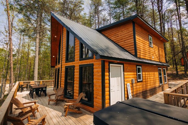Welcome to The Russet - your exclusive family getaway in the Red River Gorge.