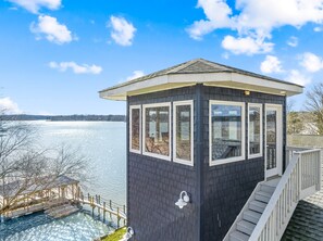 360 views of Lake Norman from the tower.