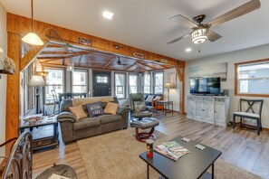 Living Room | 1st Floor | Sleeper Sofa | Fireplace