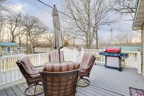 Private Deck w/ Seating | Gas Grill