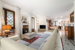 Autumn, Living Room, Spring, Summer
