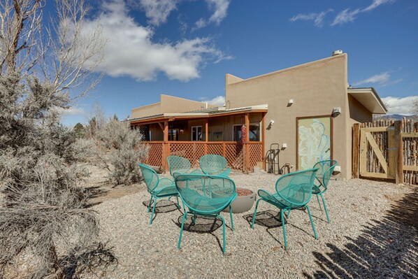 Taos Vacation Rental | 3BR | 2.5BA | 1,424 Sq Ft | Step-Free Access