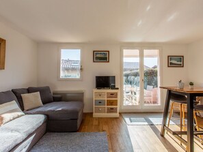 Tabelle, Möbel, Stuhl, Holz, Interior Design, Fussboden, Flooring, Holzbeize, Wand, Küche & Esszimmer Tisch