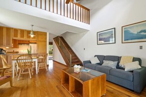 From the cloud-soft couch to the golden glow of hardwood floors, this is where your inner poet comes alive     KUL-E113