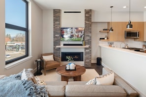 Gas fireplace, Smart TV