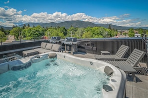 Rooftop hot tub