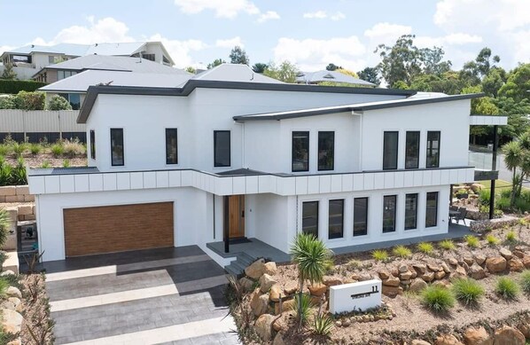Grand Stirling | Elite Escape, Unparalleled Luxury