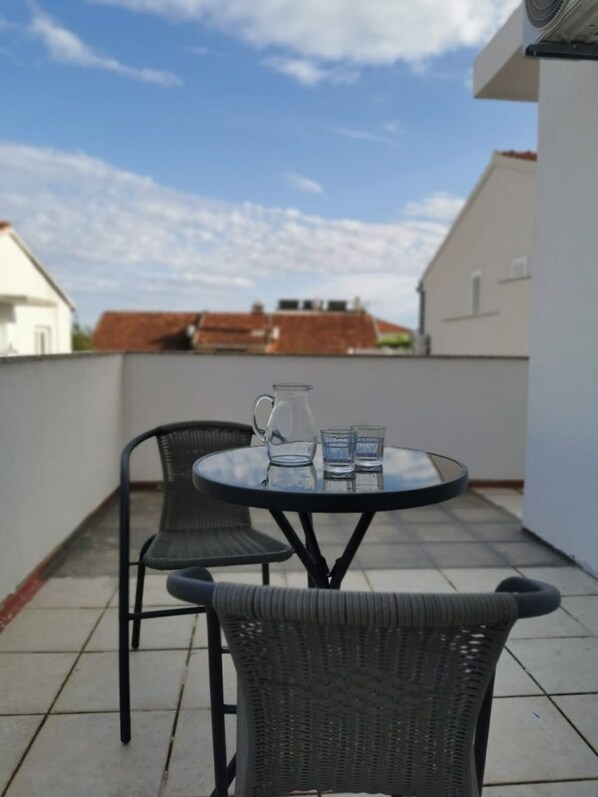 SA5(2): terrace
