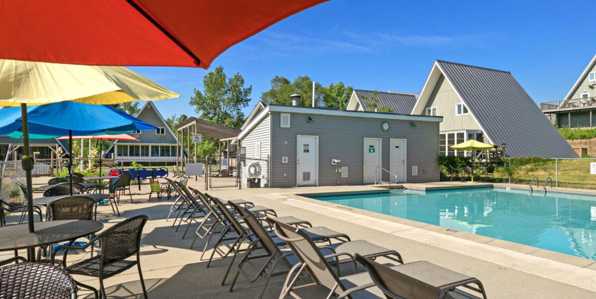 Lakefront Chalet #26 w/ Beach Access, Pools, Sport Courts, Fishing Pond & more!