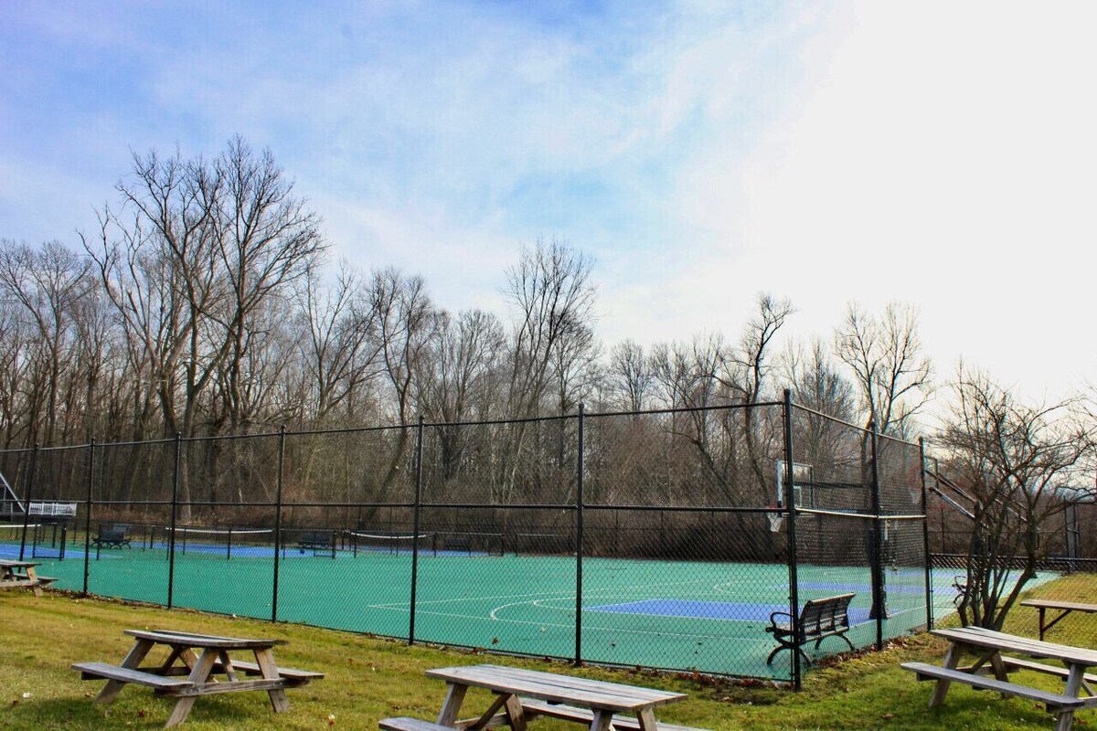 Lakefront Chalet #36 w/ Beach Access, Pools, Sport Courts, Fishing Pond & more!