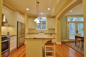 Full Kitchen (Alternate View)
