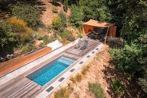 Private 5x2m swimming pool - Bubble cover + rolling desk (mobile terrace cover) - Sun loungers + parasol - Covered terrace with dining table - Plancha - Garden furniture. 