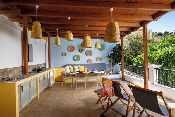 Outdoor dining