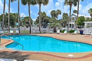 Short Walk to Community Pool