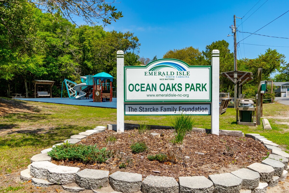 Dogs OK & Golf Cart Included! 3BR/2BA – Coast Guard Rd.