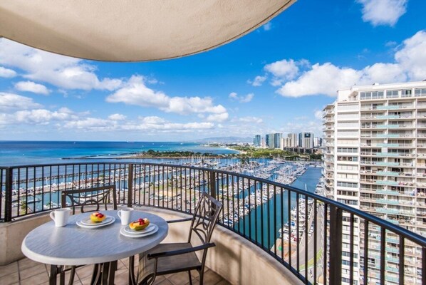 hnlhw-lg-hi-res-suite-balcony-ocean-view.jpg