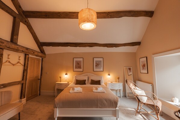 Exquisite king bedroom- William