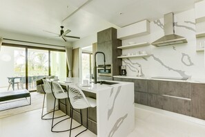 Kitchen & Patio