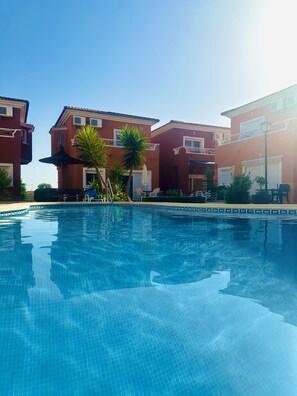 Pool (Outdoor)