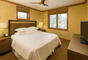 1-bed-suite-king-bedroom