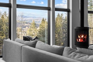 The Penelope: New, Modern Home w/Breathtaking View (2974)
