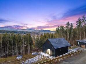 The Penelope: New, Modern Home w/Breathtaking View (2959)