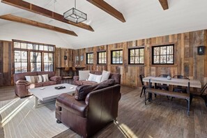 Five mins to Stowe Mountain, gorgeous new getaway (345)