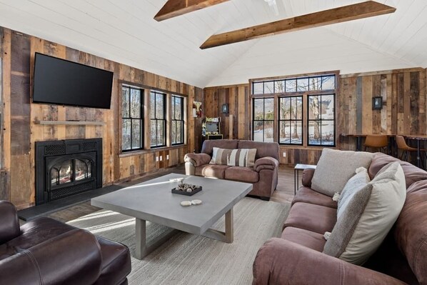 Five mins to Stowe Mountain, gorgeous new getaway (342)
