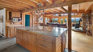 Mountain Majesty: Timber Lodge with Stunning Views (2385)