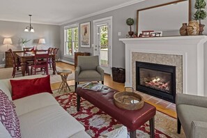 Gorgeous 3 bedroom in popular Stowe location. (491)